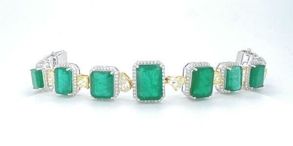 emerald-bracelet-with-diamonds-in-white-and-yellow-gold